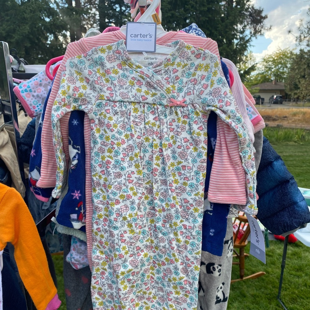 Carter’s newborn nightgown 2 pack